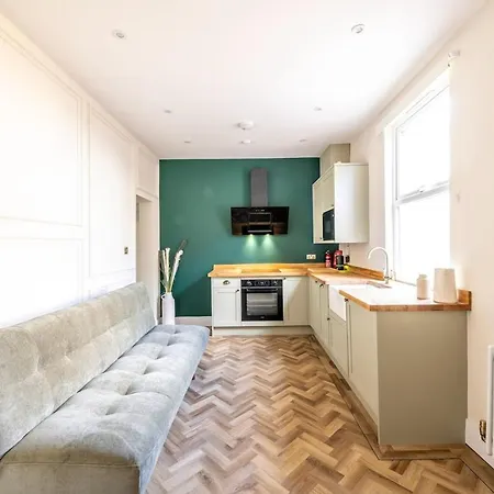 Newly Refurbished Chandos Gardens By Prescott Apartment Bristol