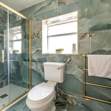 Newly Refurbished Chandos Gardens By Prescott Μπρίστολ