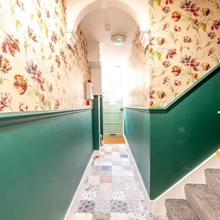 Newly Refurbished Chandos Gardens By Prescott *