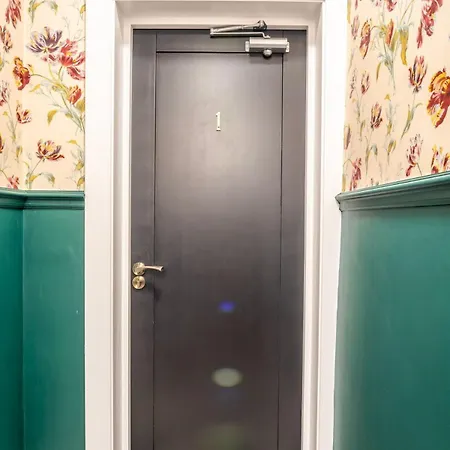 Newly Renovated Chandos Gardens By Prescott Apartments *