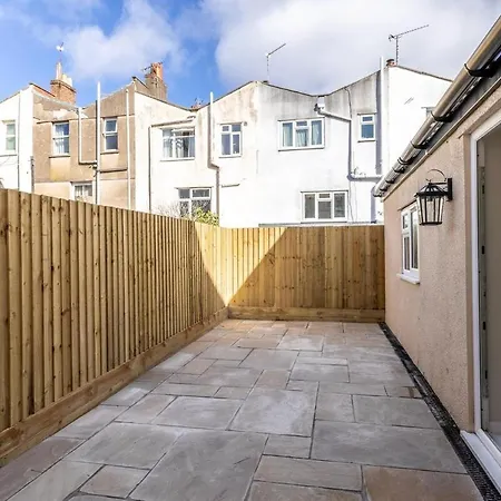 Apartment Newly Refurbished Chandos Gardens By Prescott