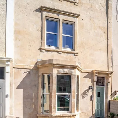 Newly Refurbished Chandos Gardens By Prescott