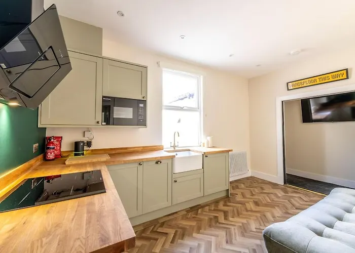 Newly Renovated Chandos Gardens By Prescott Apartments Apartment *