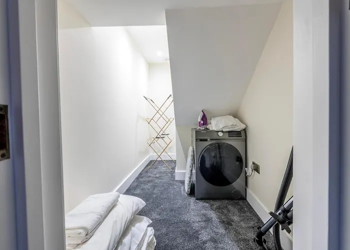 Apartment Newly Renovated Chandos Gardens By Prescott Apartments *