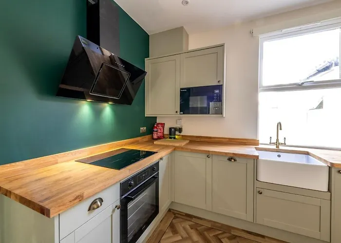 Newly Renovated Chandos Gardens By Prescott Apartments Apartment