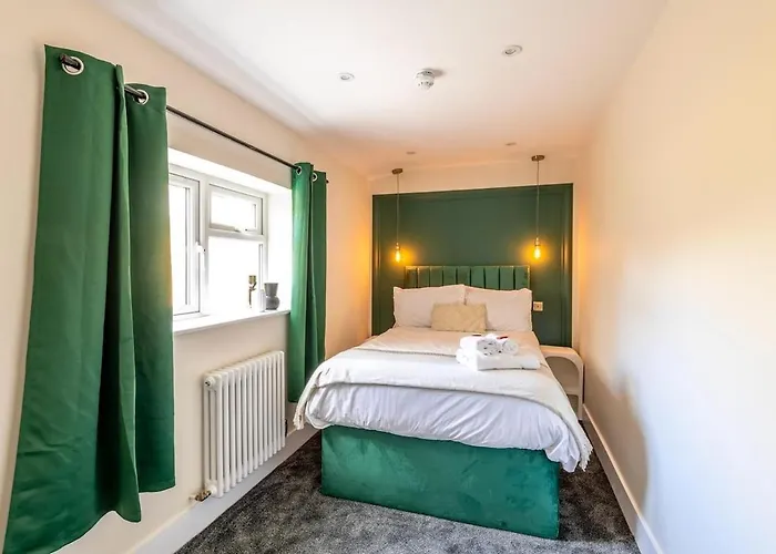 Newly Renovated Chandos Gardens By Prescott Apartments Apartment