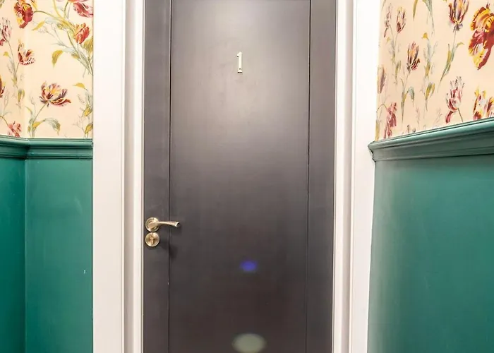 Newly Renovated Chandos Gardens By Prescott Apartments *