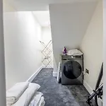 Апартаменты Newly Renovated Chandos Gardens By Prescott *