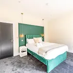 Newly Renovated Chandos Gardens By Prescott