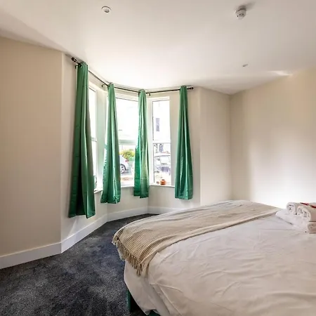 Newly Renovated Chandos Gardens By Prescott Apartments דירה