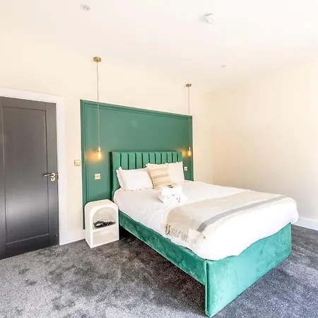 Newly Refurbished Chandos Gardens By Prescott Apartments