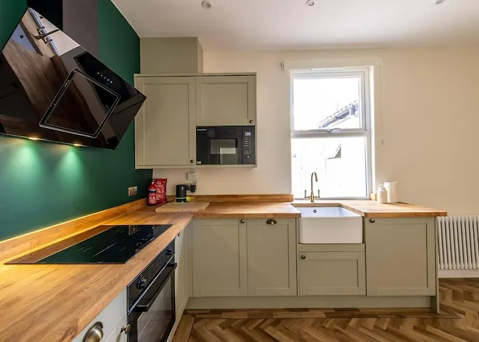 Newly Renovated Chandos Gardens By Prescott Apartments Μπρίστολ