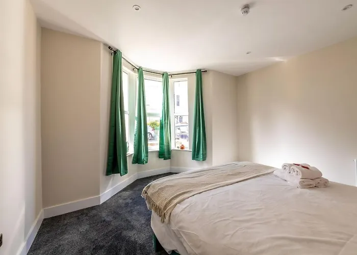 Newly Renovated Chandos Gardens By Prescott Apartments Διαμέρισμα