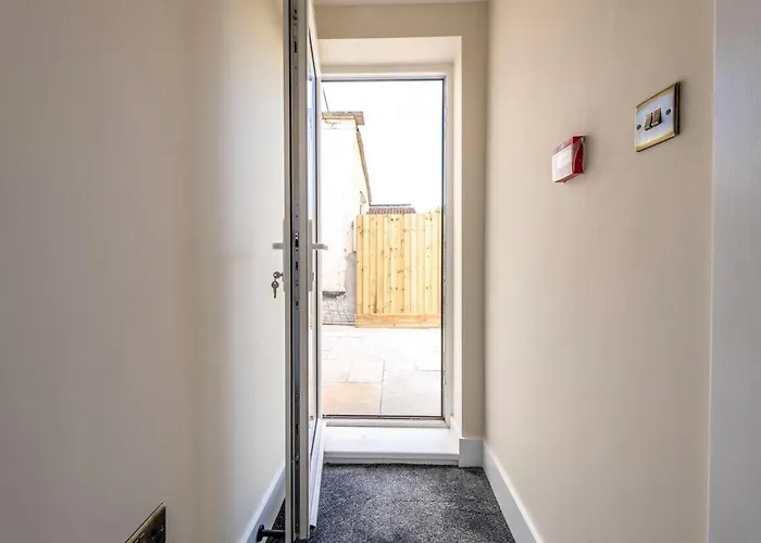 Newly Renovated Chandos Gardens By Prescott Apartments * Μπρίστολ